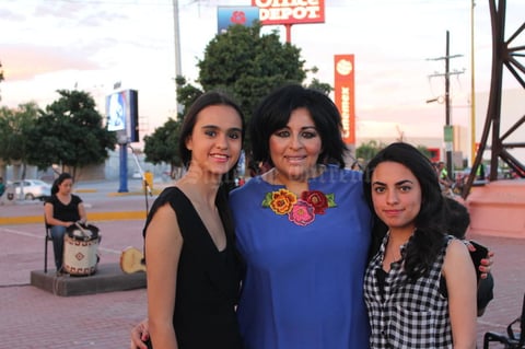 13052015 Marytere Wong y Pao Mireles con Alejandra de la Peña.