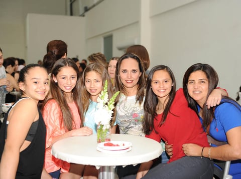 Ale, Ana Paula, Aisha, Ana Luisa, Mayka y Rocío.