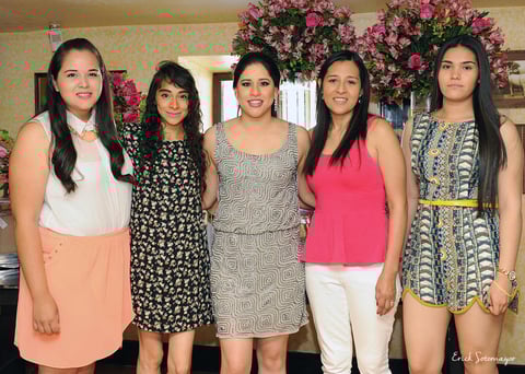 Ileana, Yazmin, Gladis, Claudia y Dulce.
