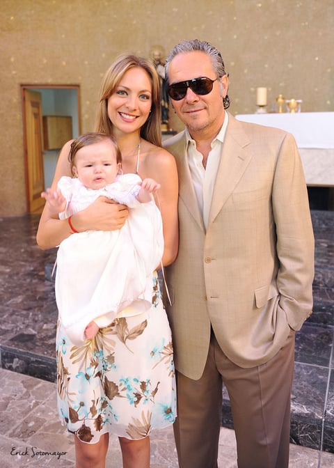Melissa y MIguel Berlanga con la festejada.