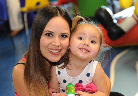 Cynthia y Romina.