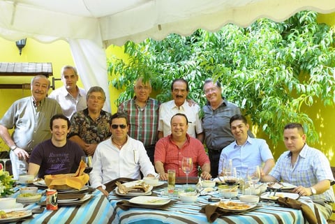 15052015 ONOMáSTICO.  Ernesto festejó en compañía de sus amigos y su esposa Leticia.