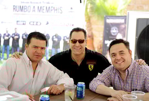 16052015 PRESENTES EN PARRILLADA.  Anhuar, Alejandro y Carlos.