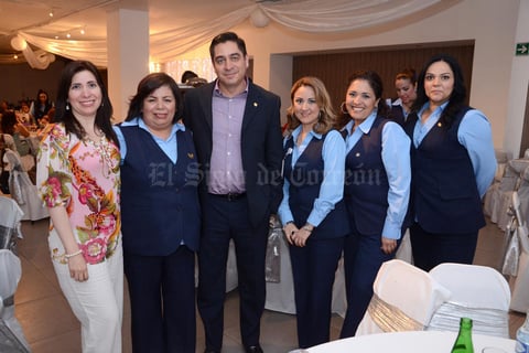 16052015 EN RECIENTE FESTEJO.  Irlanda, Maty, Francisco Barraza, Wendy, Fabiola y Carla.