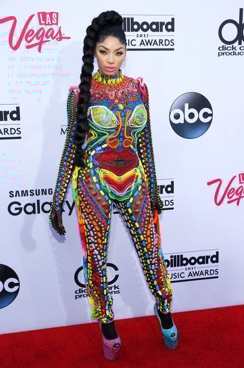 La modelo Dencia acudió con un llamativo "outfit".