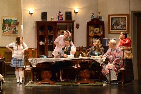 Un sinfín de momentos chuscos, tropiezos y mucho humor blanco, Una familia de diez abrió las puertas de su humilde casa a todos los laguneros porque donde come uno, comen diez.