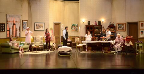 "Plácido López" junto a los nueve integrantes de su familia, arrancaron carcajadas a cientos de laguneros en el Teatro Nazas en su primera función.