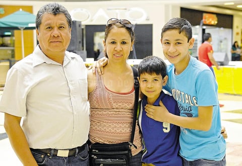 17052015 Martín, Lety, Daniel y Sergio.