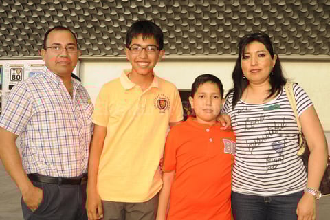 18052015 Elliot Jáquez, Luis Mario Jáquez, Mario Alberto Jáquez y Esther García.