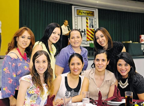 17052015 Mary Carmen, Ruby, Laura, Betty, Karla, Marcela, Cecy, Conchis y David.