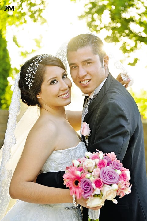 17052015 Con una bella ceremonia religiosa, Elizabeth Fajardo Sáenz y Rafael Silva Salazar, llegaron al altar el dos de mayo de 2015, a las 5:30 p.m., en la Iglesia San Pedro ApÃ³stol. Sus padres son: Eduardo Fajardo (f) y Luz del Carmen SÃ¡enz; Gustavo Silva y Guadalupe Salazar (f).- KM FotografÃ­a