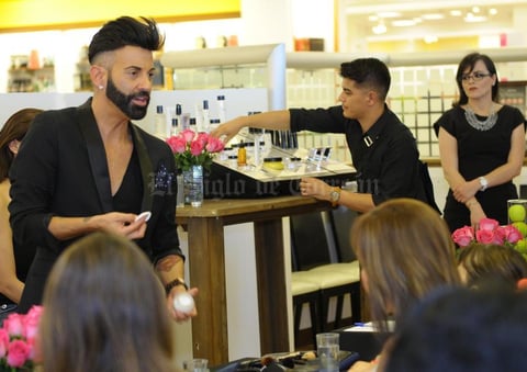 19052015 Rogelio Reyna forma parte del prestigioso equipo de Bobbi Brown.