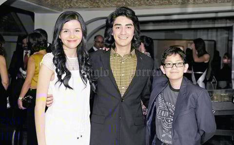 19052015 EN EL TIM.  Alejandra, Manuel y Emmanuel.