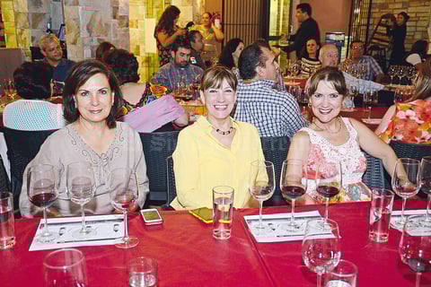 20052015 Estela, Coco y Angélica.
