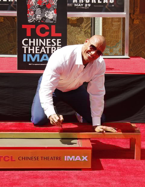 Dwayne Johnson  ha dejado huella literalmente en la industria cinematográfica de Hollywood