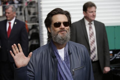 El actor y comediante estadounidense Jim Carrey acudió a despedir a David Letterman en su episodio final.