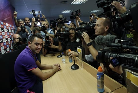 Xavi reveló que la directiva barcelonista hizo un último intento por retenerlo al ofrecerle una renovación hasta 2018, pero el veterano español reiteró que la decisión ya estaba tomada.