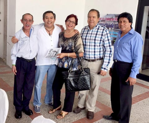 21052015 Iñaki Bilbao, Baltazar Moreno, María Elena de León, J. Guadalupe Saavedra y Julián Agüero, ex alumnos de la Esc. Sec. del Edo. Profr. Ladislao Covantes de San Pedro, Coah., generación 1969-1972.