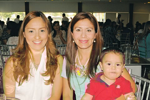 22052015 EN RECIENTE EVENTO.  Rebeca Hernández, Diana Pérez y Rodriguito.