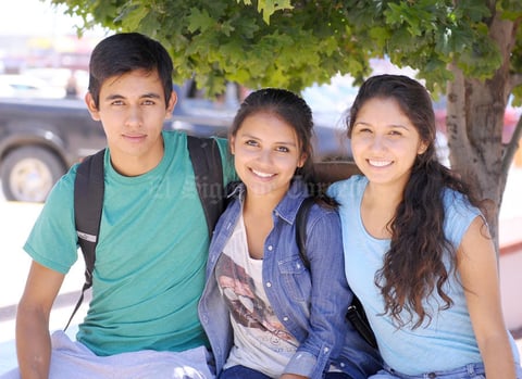 23052015 José Luis Rodríguez, Pamela Guzmán y Gabriela Isais.
