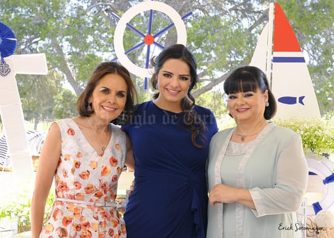 23052015 Mariana con las organizadoras: Sra. Pecky  Webb y Lourdes Valdez de Álvarez.- Érick Sotomayor Fotografía