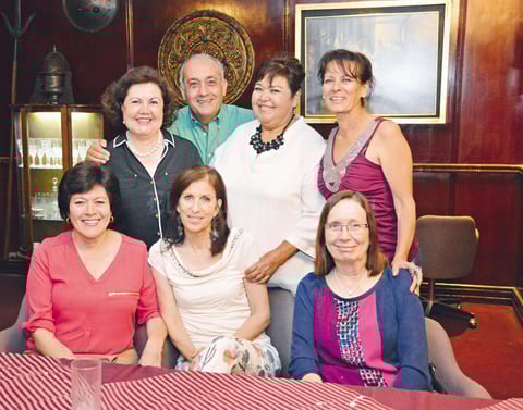 24052015 C.P. Rogelio Barrios acompañado de Ana María Guadalupe Tueme, María Esther Rojas, Socorro Olazábal, Yolanda Varela, María Isela Ramírez y María Evangelina Jaime.