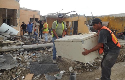 Se ha empezado a retirar los escombros de las viviendas.