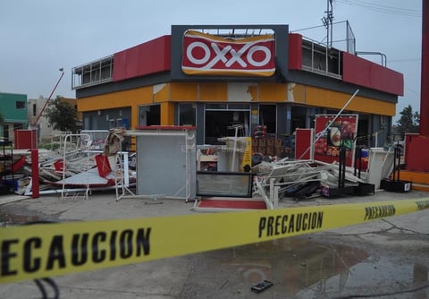 Diversas tiendas presentaron graves daños.