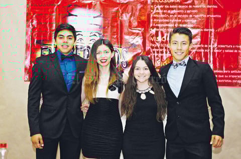 25052015 Diego, Ingrid, Regina y Sebastián.