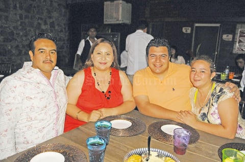 25052015 Gustavo Nevárez, Cecilia Flores, Rafa y Gabriela Delgado.
