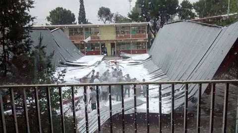 Los hechos ocurrieron a las 4 y media de la tarde de ayer, en donde además se reportaron 11 personas lesionadas, en la secundaria ubicada en la calle Mariano Salas y Pedro Ampudia, en la colonia La Minita.