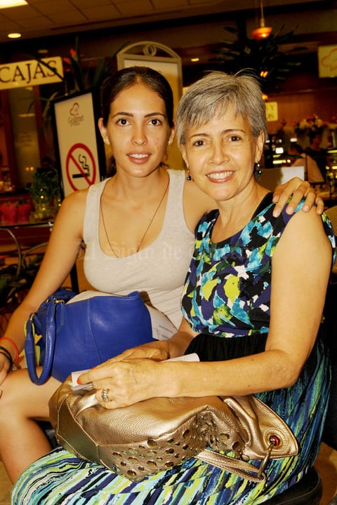 27052015 Ale Cabral y Tita Leaguirre.