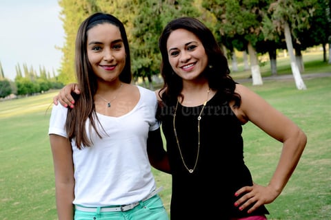 27052015 EN EL CLUB.  Sandra y Marcela.