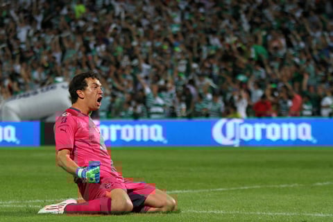 El portero argentino Agustín Marchesín mantuvo el cero en su arco con grandes intervenciones.