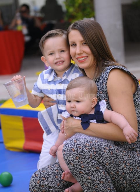 Mónica, Diego y Regina.
