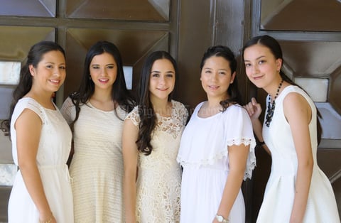 Alicia, Ale, Ana María, Isabela y Ana Karen.