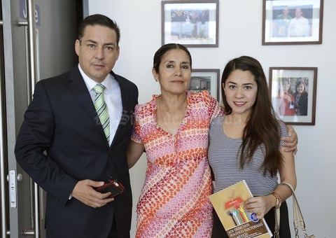 30052015 Carlos Prado, Silvia Ramírez e Ilse Orozco.