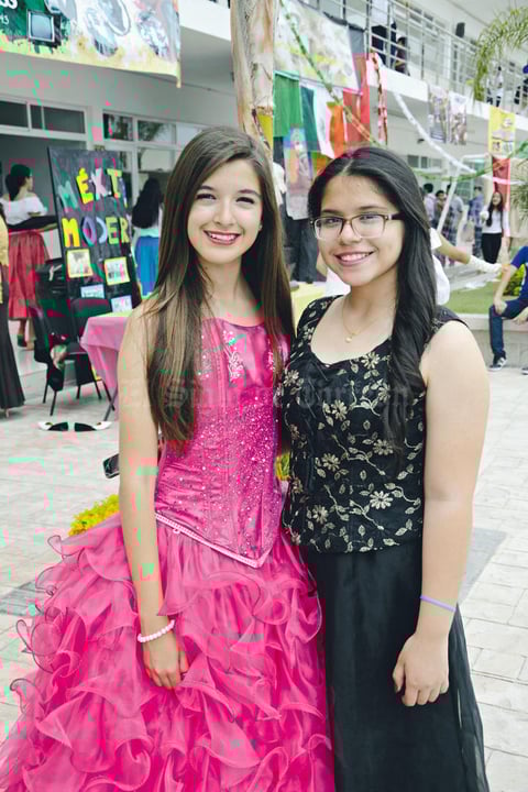 31052015 HISTORY DAY.  Marcela y Scarlet.