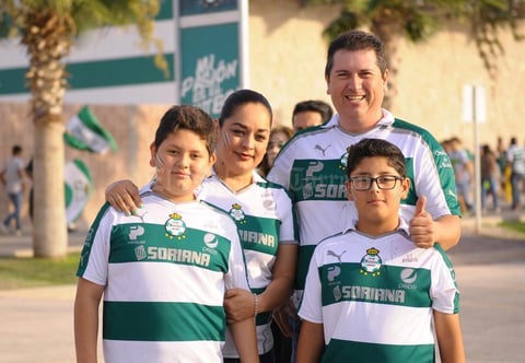 31052015 Érick, Javier, Nadia y Érick.