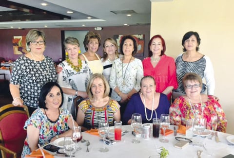 31052015 REUNIóN DE GENERACIóN.  Marialis Elizondo Ávila, Malena Ramírez Toraño, Helue Iza Milán, Pilarica López Borrego, Claudia Anaya Vera, Estela González Montemayor, Sarita Franco,  Enedina Cano Méndez, Ana Carmen López Gutiérrez, Pili Martínez Gómez y Laurita Rodrígez Lavín, compañeras de generación del Colegio Villa de Matel.