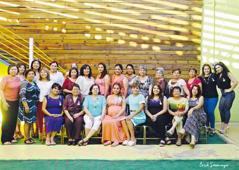 31052015 ESPERA LA LLEGADA DE ABRAHAM NAHIM.  Ana Laura Hernández Amaya en el baby shower que le organizó su suegra, Elda Weber, por el nacimiento de su bebé.