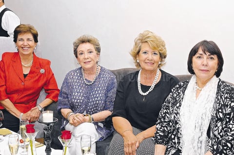 01062015 ENTRE AMIGAS.  Eréndira, Marissa, Cristina y Nina.