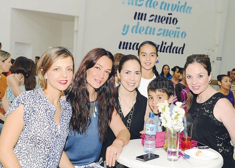 01062015 AMENA VELADA.  Rocío, Paulina, Ale, Sofía, Ale y Norma.
