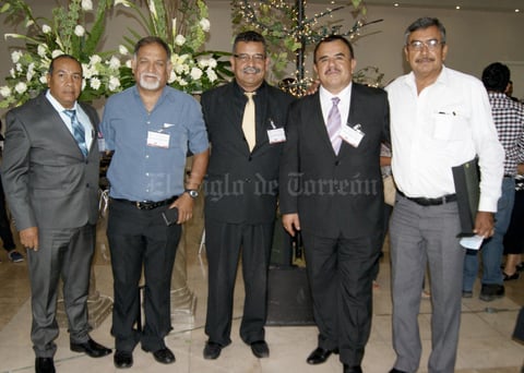 01062015 Guillermo Moreno, Octaviano Suárez y Antonio Acosta, 30 años de servicio. Carlos Quiroz y Mario H. Veyna, 40 años de servicio.