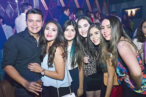 01062015 SE DIVIERTEN.  Miguel, Mayra, Eli, Fernanda, Cindy y Caro.