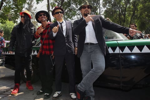 La banda prepara el lanzamiento de su disco en vivo, tres libros y un documental.