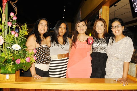 05062015 SE CASARá EN BREVE.  Vanessa Anguiano Favela acompañada de sus hermanas: Luz Alegría, Alejandra y Karla.