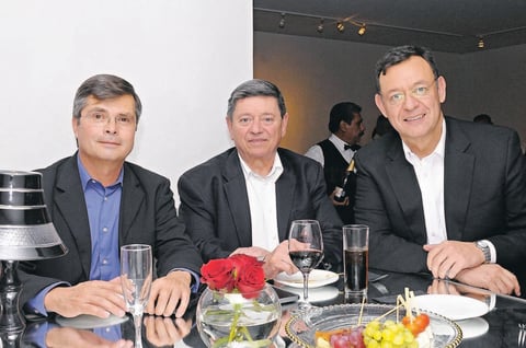 08062015 BRINDIS DE HONOR.  Bernardo, Rogelio y Lauro.
