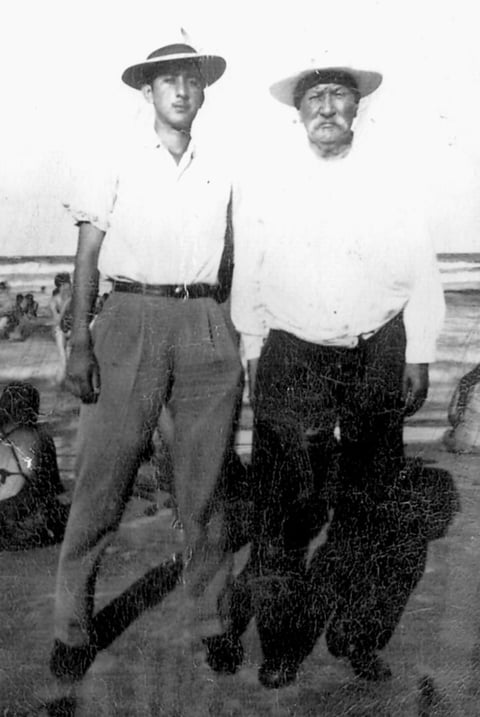 Vicente Álvarez Anaya y Salvador Álvarez Díaz, de paseo en Tampico, Tamaulipas, en 1940.