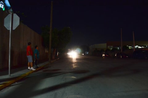 En la calzada División del Norte desde el Paseo del Tecnológico hasta el Rodríguez Triana están apagadas.
